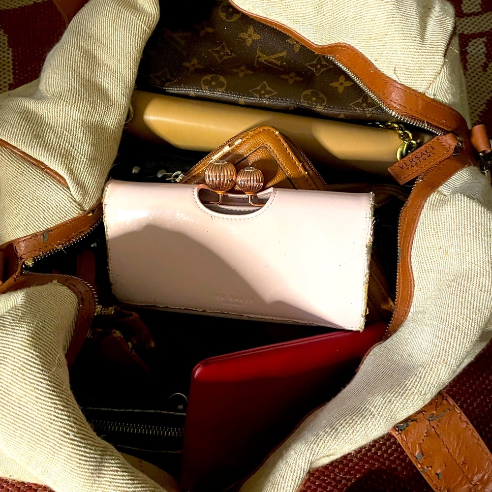 15 project bags and wallets! Sales final no refunds and no cancellations!